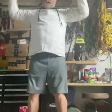 Only 20 degrees in my garage, but still getting after it... NO EXCUSES!! 60-4-60 Challenge, Day 28