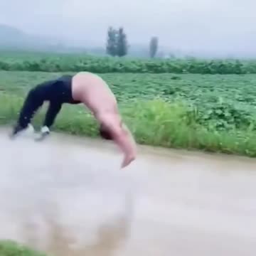 AMAZING ACROBATIC MOVES