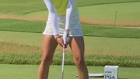 Fantastic tempo and swing by Lydia Ko #golf #swing #tempo #green #fairway #club #fantastic #amazing