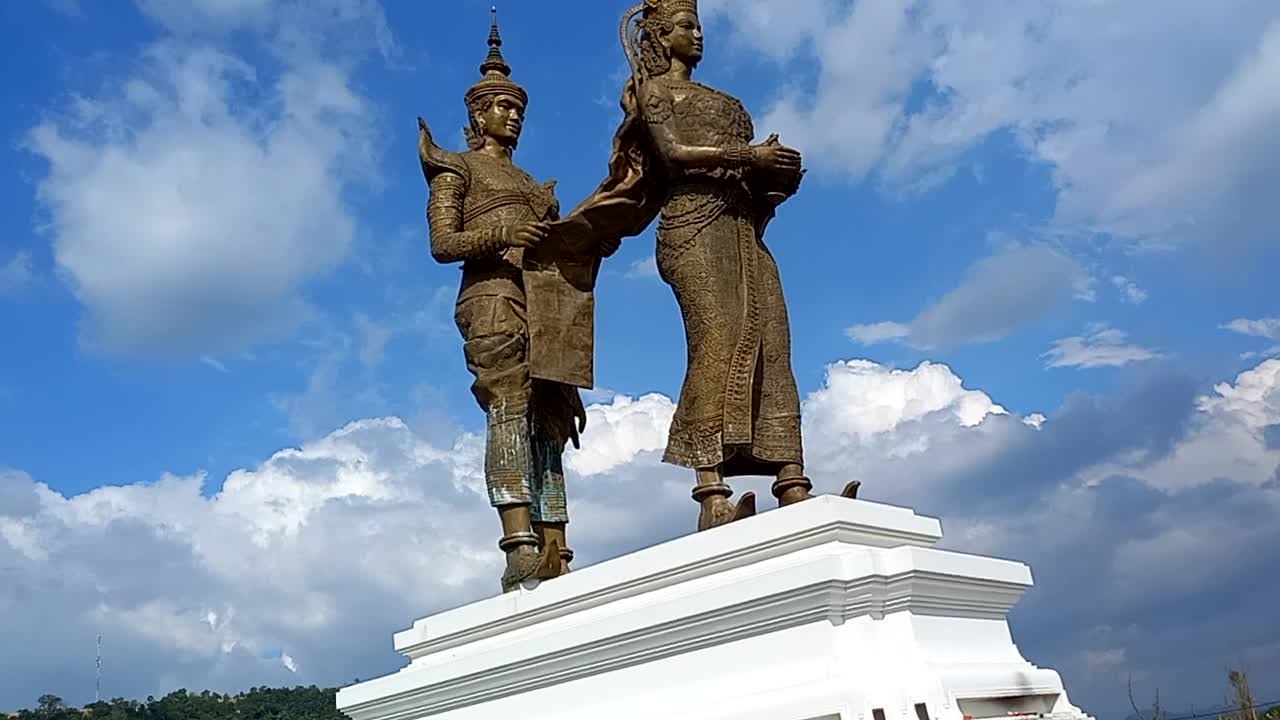 Retired Traveler, Amazing size and great Bronze Statue