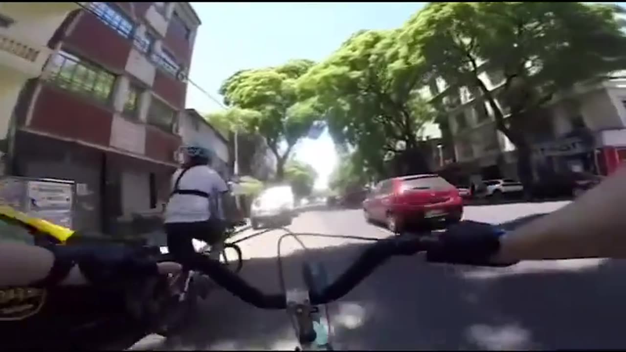 Cyclist Films Himself Being A Dick