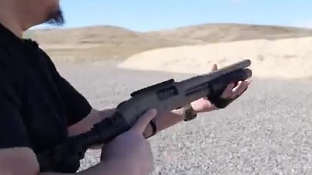 How to use a Mossberg pump action shotgun (500/590) in 60 seconds