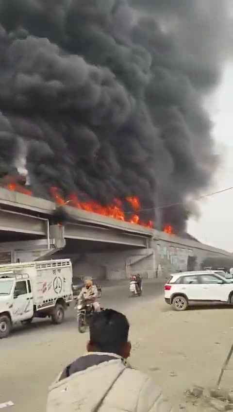 🚨BREAKING: An Oil tanker catches fire in Punjab's Khanna | India