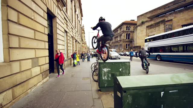Bike vs Parkour Race through Edinburgh Scotland! 8K!