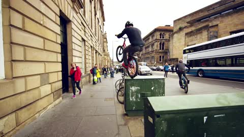 Bike vs Parkour Race through Edinburgh Scotland! 8K!