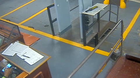 3205LHOBBACStLoadingDock_2021-01-05_17h15min28s227ms.mp4