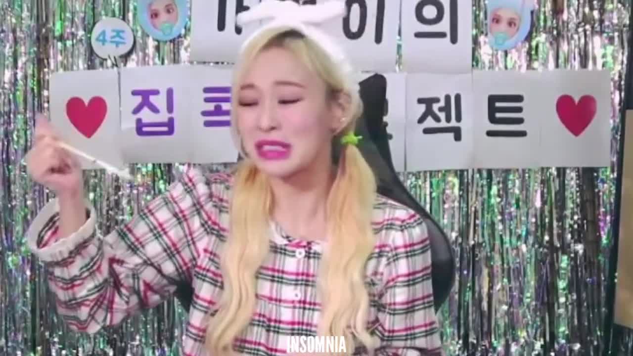 when gahyeon doesn't like candy 🤢