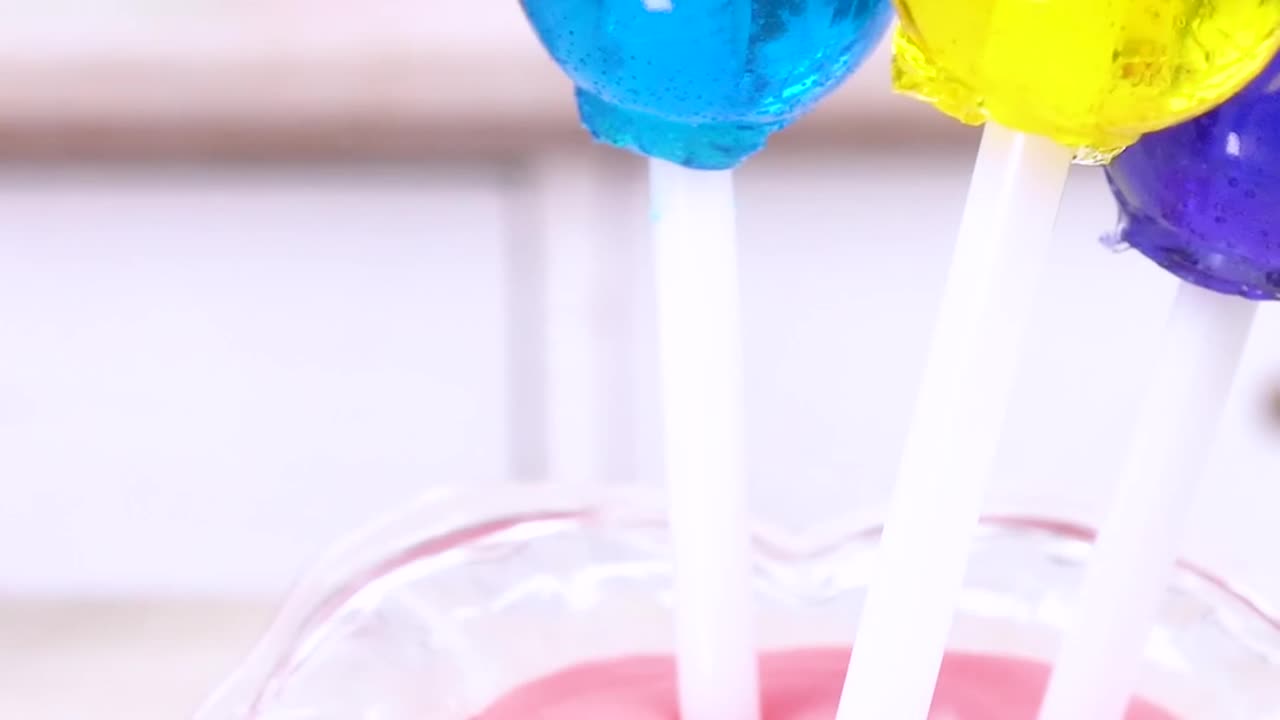 Miniature Rainbow Lollipops