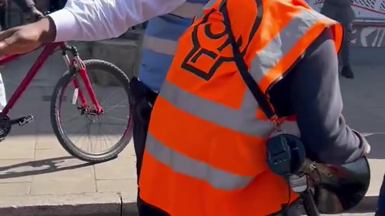 UK Driver Takes Action After Climate Activists Block His Route to the Hospital, As Police Stand By