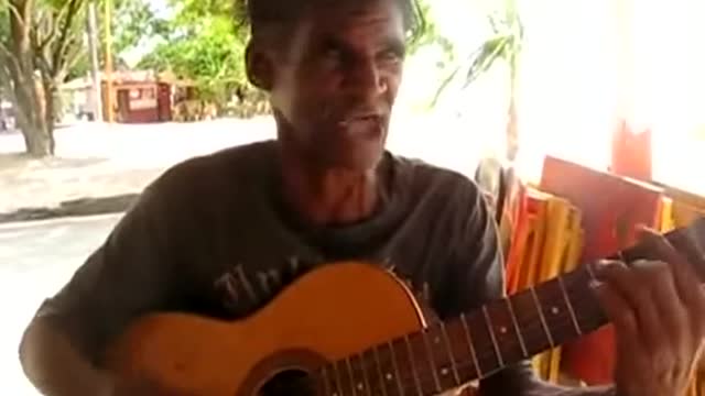 Funny guy on guitar