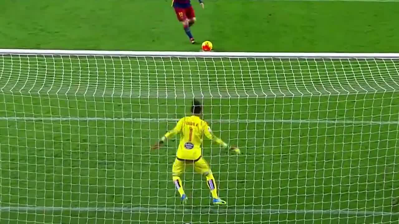 Lionel Messi Penalty Assist to Luis Suarez ● First Penalty Assist Ever