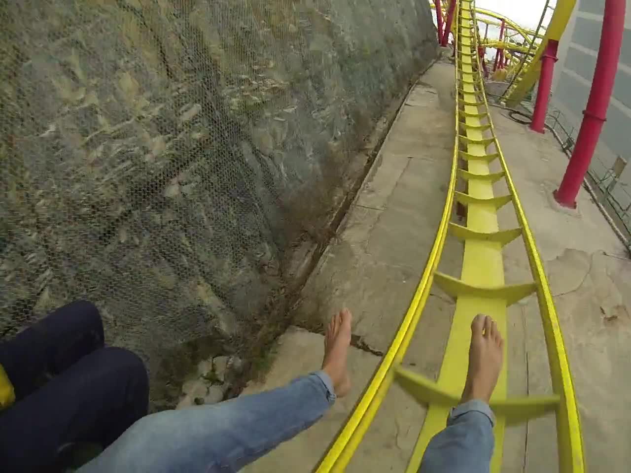 This girls screaming is just to much!!
