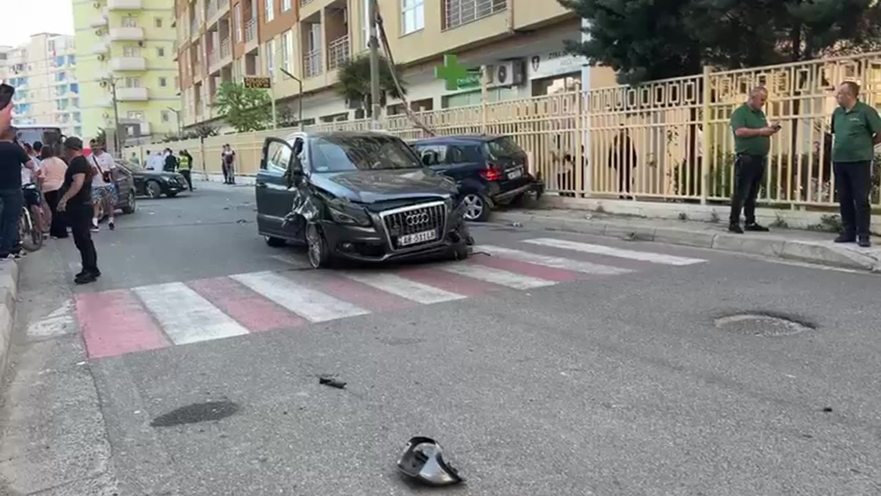 Aksident i rëndë në Shëngjin, 3 makina përplasen me njëra tjetrën