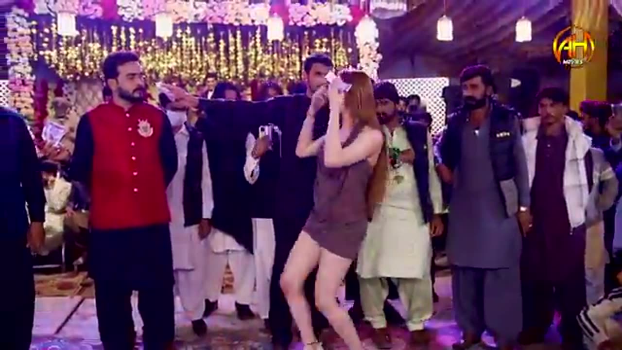 Titlee_Jaan_New_2023_Punjabi_Hot_Dance____Dudh_Choo_Ke_Peyawan_Gi_)