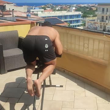 Macchina antigravitazionale per allenamento addome