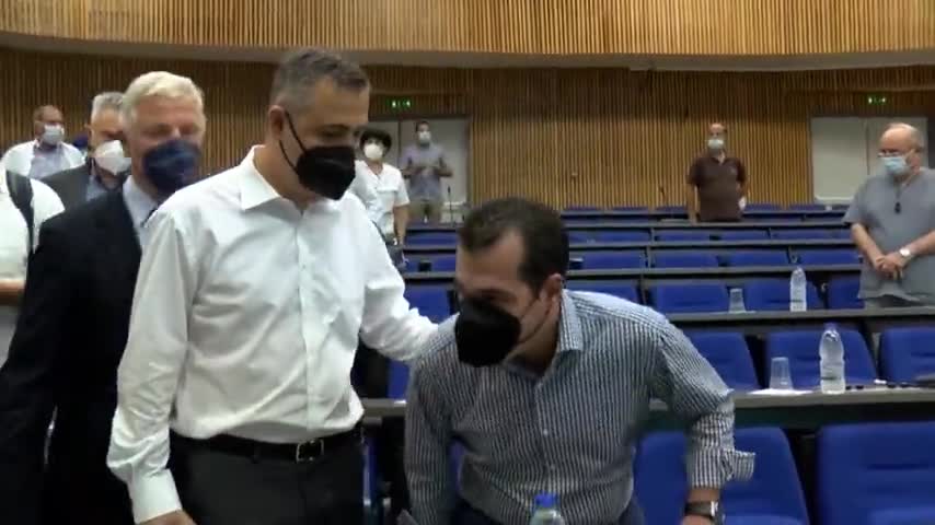 ΔΕΝ ΤΟΥ ΙΔΡΩΝΕΙ ΤΟ ΑΥΤΙ-ΥΠΟΥΡΓΕ ΜΟΥ-ΗΡΘΑΜΕ ΛΙΓΟ ΝΩΡΙΤΕΡΑ