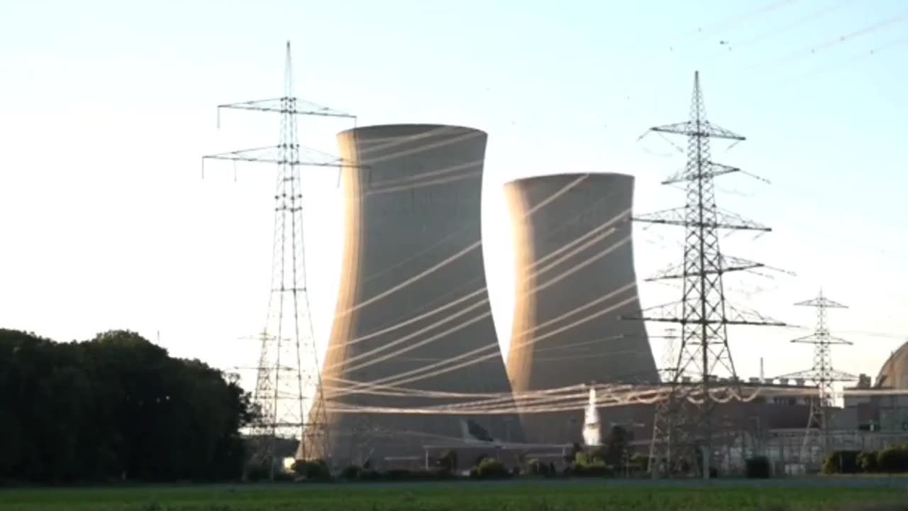 Germany blows up the cooling towers of the Grafenrheinfeld nuclear power plant