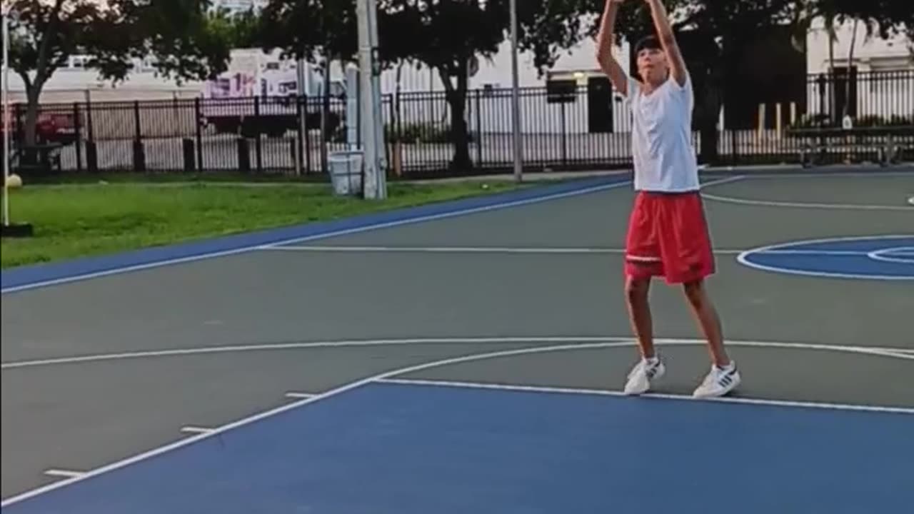 Free throws in the🎒😤🏀#houseofhighlights #ballislife #basketball #hooper #nba #shoot #viral #shorts