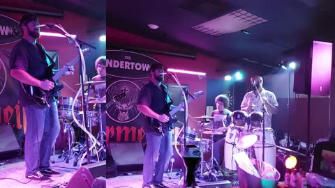 Saucy FuzZ - LIVE @ Undertow (Feel Like Making Love)
