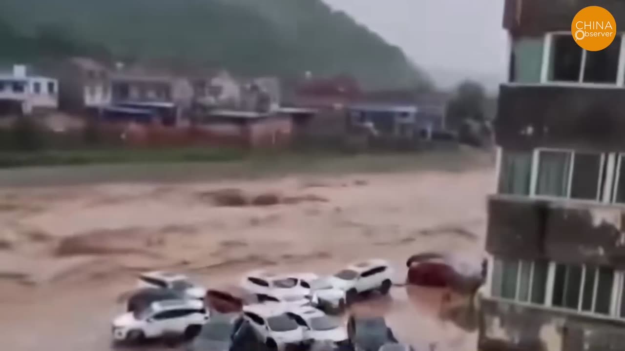 Three Gorges Dam Area Hit by Massive Landslide Half a Mountain Collapses, Increasing Discharge