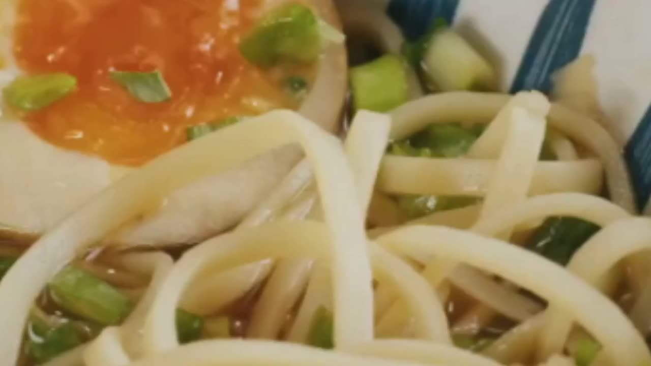 Ramen Revolution: Creamy Avocado Pesto Pasta in 60 Seconds! #shorts #viralshorts #foodhacks