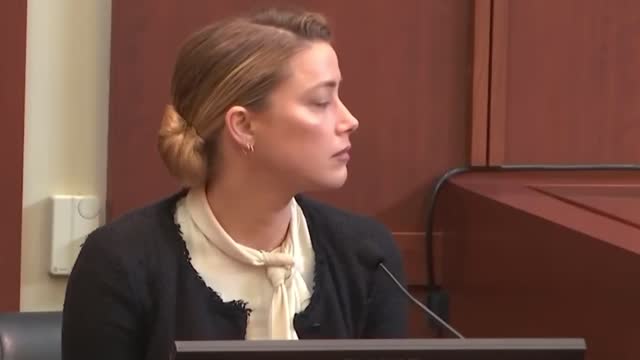 Johnny Depp's Lawyer doesn't let Amber Heard speak !