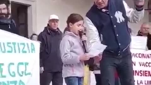 Udine: Intervento di una bambina che non vuole scappare dall’Italia!!! - 23 ottobre 2021.