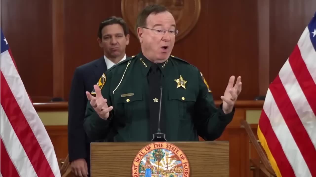 👀 DeSantis suspends Orlando state attorney Full Press Conference.