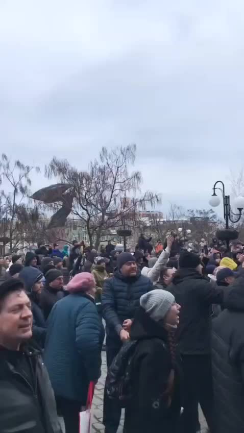 Some local residents started a rally in front of the city council of Berdyansk
