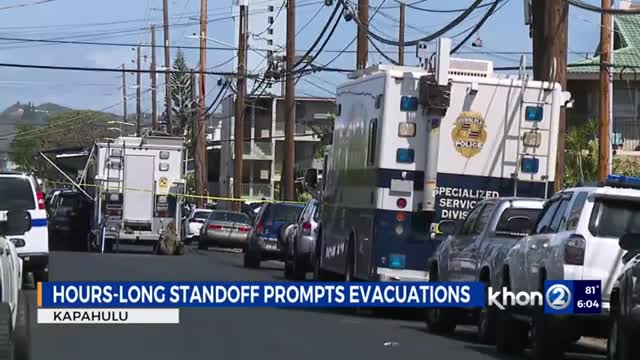 Man arrested after hours-long barricade in Kapahulu