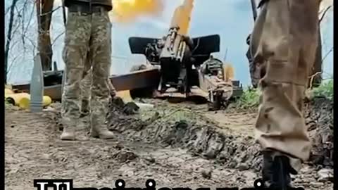 Ukrainian 152mm howitzer 2A65 Msta-B firing during Kherson offensive #shorts #ukraine