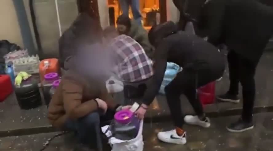 Ukrainian teenagers are preparing bombs in Lviv, Ukraine