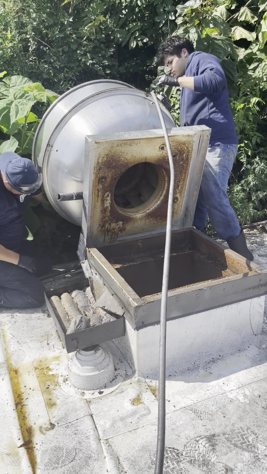 Pro Tips How to Safely Tilt and Clean a Roof Exhaust Fan Restaurant