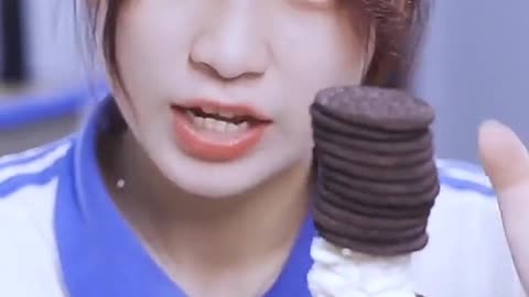 Oreo needs to be eaten like this to make it delicious