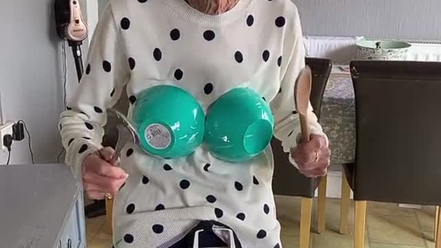 TOP DANCE GRANDMOTHER