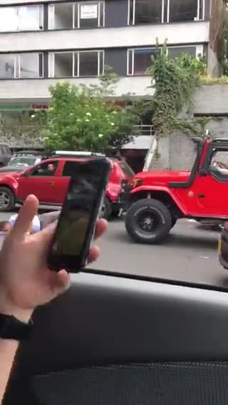 La infame agresión de conductor que le pasó el carro por encima a empleado del SITP