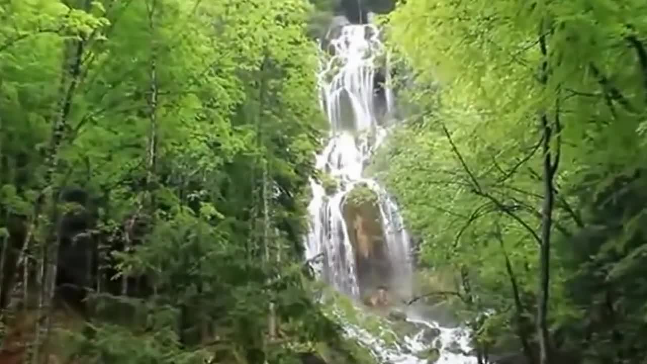 The beauty of the waterfalls and the sea, see for yourself... جمال الشلالات والبحرشاهد بنفسك