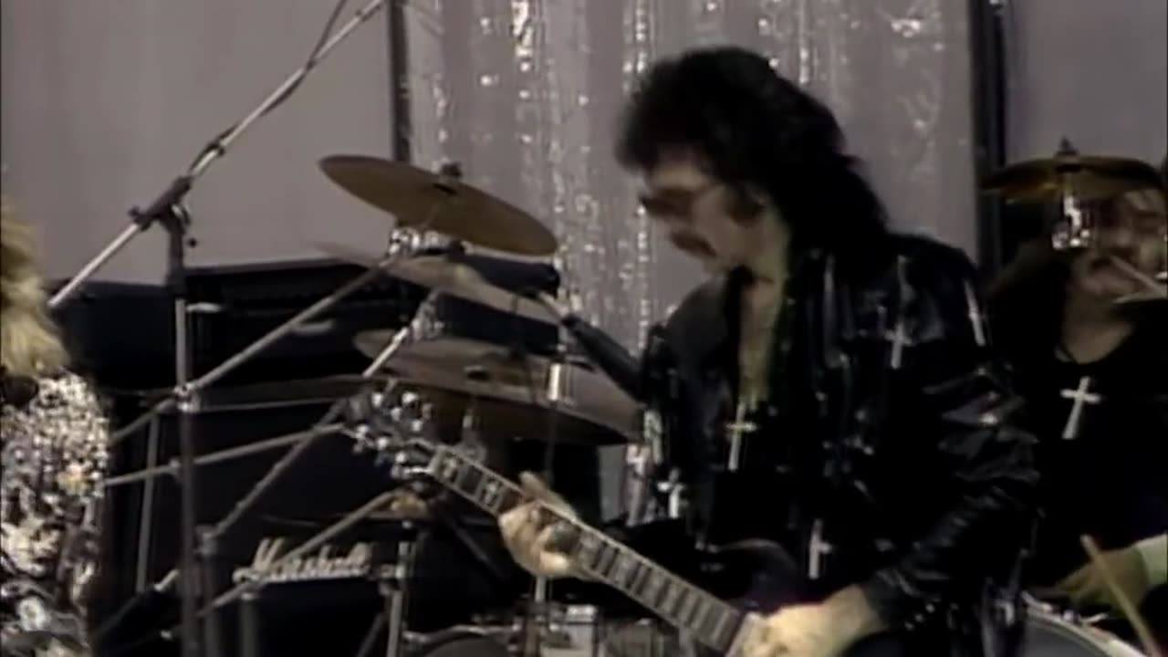 Paranoid ~ Black Sabbath ( Live Aid )