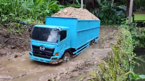 KOMPILASI Hino 500 Truk Fuso 220Ps Trinton Truk Engkel Hino 500 OFROAD Laka Lintas Rc Handmad