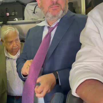 TED CRUZ CONFRONTED ON PLANE BY BETO SUPPORTER OVER GUN CONTROL