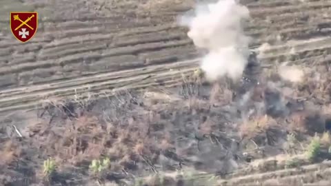 (Insane) Ukrainian Artillery Direct Hit on Russian Tank from a distance of 19km