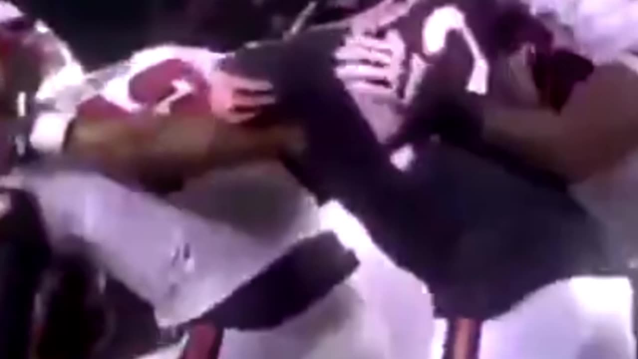 That time when Khalil Mack suplexed a 300 pound grown man with one arm 🤯