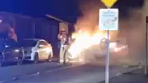 Véhicule en flamme rue Laplante