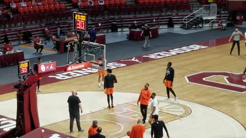 Cade Cunnigham and Oklahoma State warming up at Bedlam game