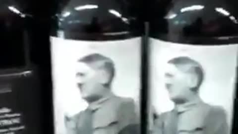 ซุปเปอร์มาร์เก็ตอิตาลีในเยอรมัน Germany. Italian supermarket with portraits of Hitler