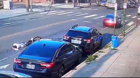 Warning very graphic shooting of Philly man on a bicycle