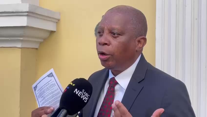 Herman Mashaba paying tribute to Vytjie Mentor.