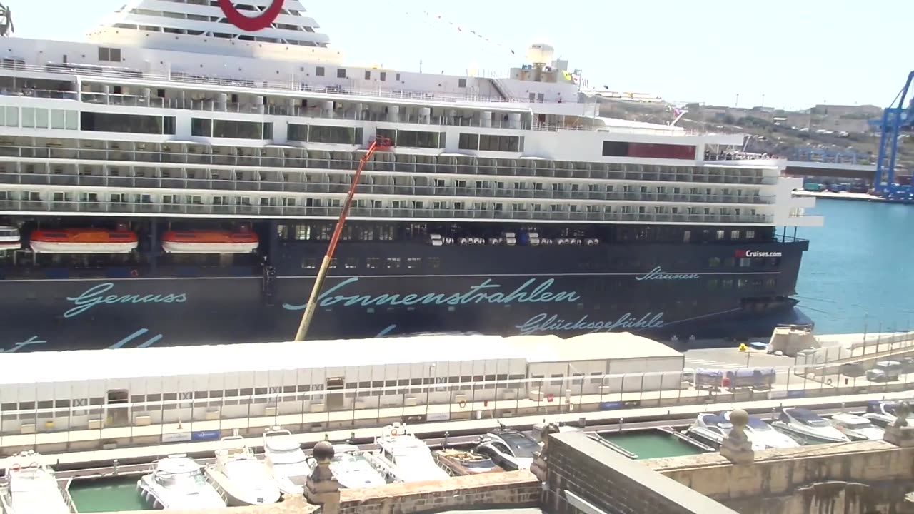 Mein Schiff im Hafen von Valletta 22.05.2016