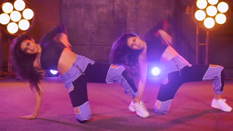 GARMI - Dance Cover - Meghna Chakraborty, Angela Choudhary