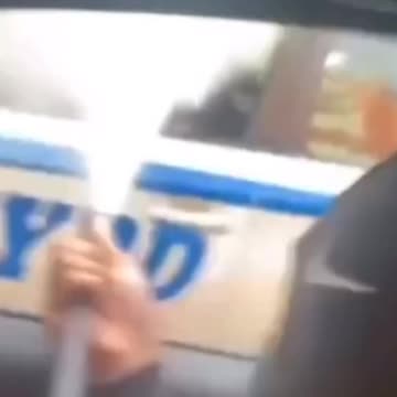 Cop Gets Sprayed with fire extinguisher